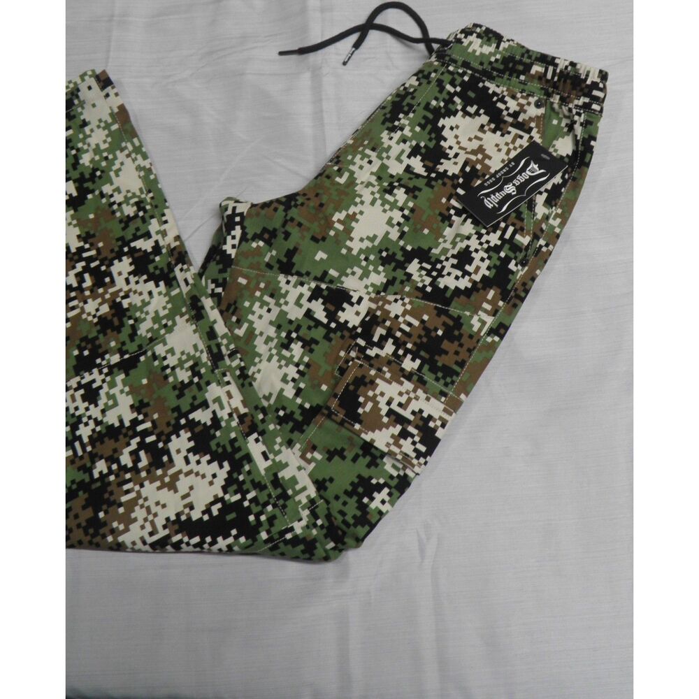 Dogg Supply by Snoop Dogg Camo Pants. Medium, New with tag.
